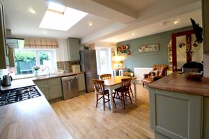 Kitchen/Breakfast Room- click for photo gallery